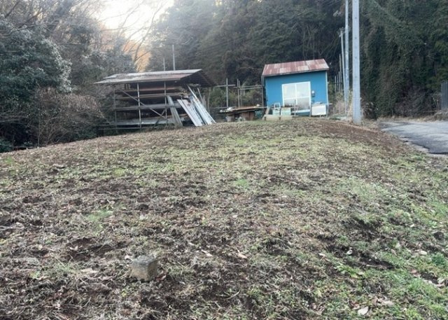 土地を買う際、住む地域の自治体や福祉の補助制度にも注目してみましょう。子供や老人の医療補助やゴミ出しのルールなど、自治体によってルールに大きな違いがあるため、暮らしやすい土地で判断するとよいでしょう。