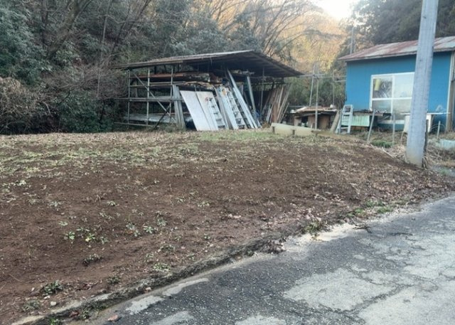隣家の土地はどうなっているのか、生活利便施設が近くにあるのか、学校まで近いかなど、お客様のライフスタイルにあわせたイメージが重要です。また、近くにあると困る施設が近くにないかも確認するといいでしょう。