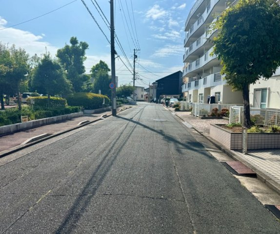 物件前の道路になります。