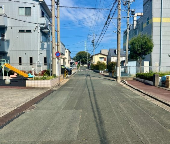 物件前の道路になります。