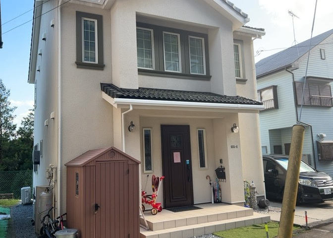 木造住宅とは土台、壁、柱など建築物の強度を支える構造体の材に木が使用されている構造を指します。構造体は建物の自重を支えるだけではなく風圧や水圧、積裁荷重などあらゆる衝撃に耐えるための基礎です。