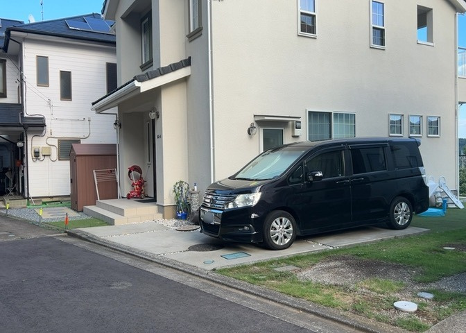 南側道路の場合は長い時間光を入れ込むことができるため、庭やリビングを道路側に持ってくることが多く土地価格も高い傾向にあります。一方北側道路だとリビングや庭が南側になりプライバシーを守ることができます。