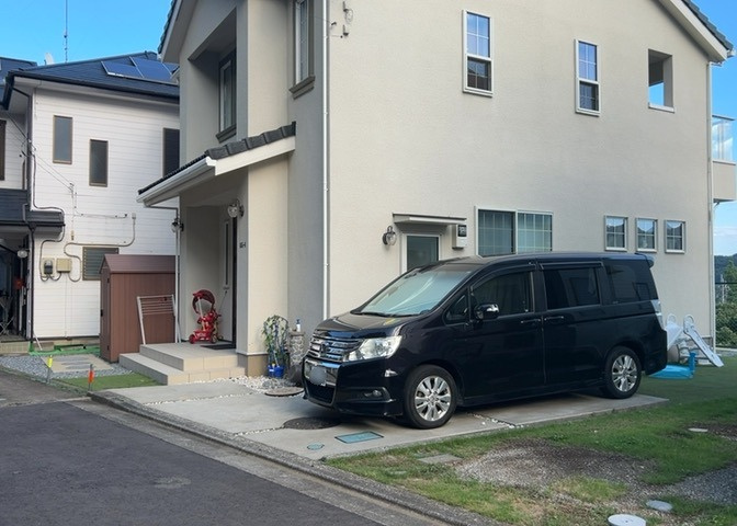 東側道路の場合は居室を南向きに設計しやすいため、朝日が入りやすいというメリットがあります。一方、西側道路も東側同様に居室を南向きに設計しやすいのですが、住宅地だと朝日が入りにくいという弱点があります。
