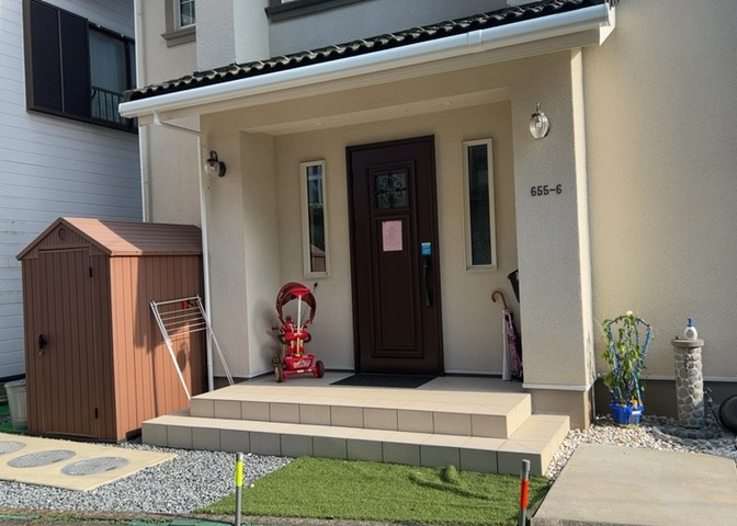 玄関は家の顔と言っても過言ではありません。現地を見学する際は玄関の広さや全体のバランスなどを見てみるといいでしょう。一般的なアプローチのしやすさだけではなく、お年寄りにも優しい設計のものだと安心です。