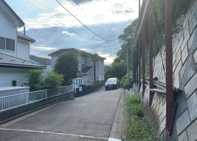 桜や紅葉の名所に出かける人は多いと思いますが、家にいながら季節の移ろいを感じる生活を送りませんか？リビングや窓から見える景色が生活を彩るワンポイントに！現地から見える景色を堪能してみては如何でしょう。