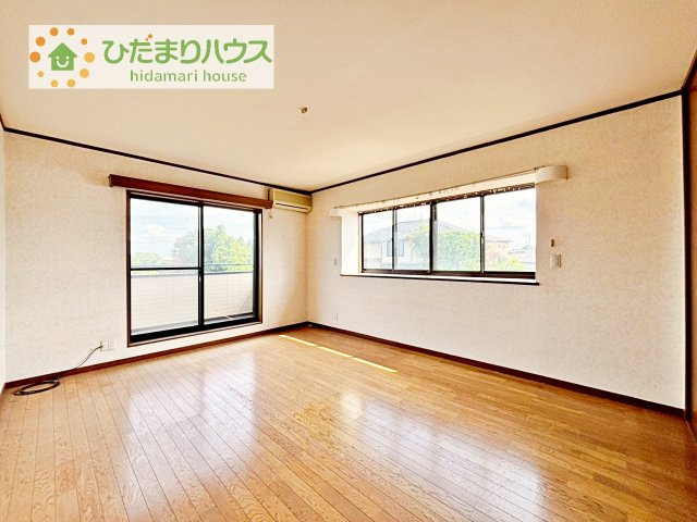 大きなベッドを置いても余裕の広さの主寝室♪
