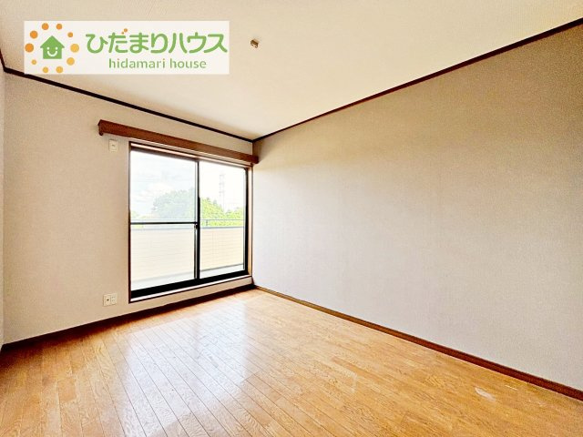 机にベットを置けば子供部屋の完成です！