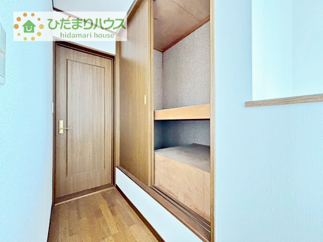 家族みんなで共同で使える便利な廊下収納！