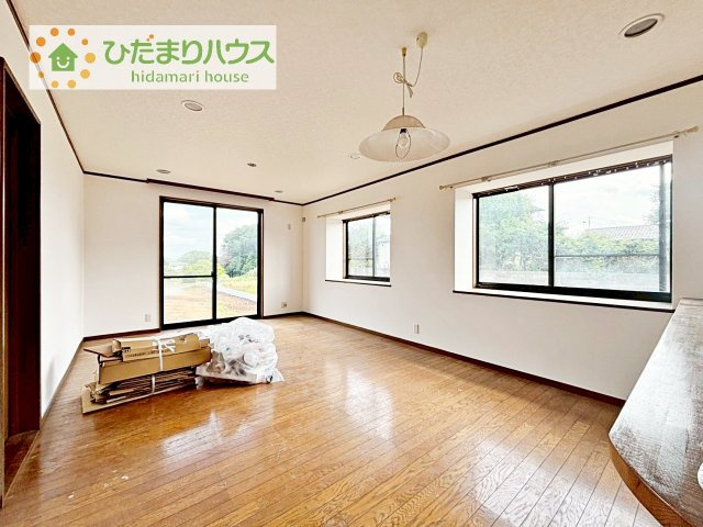 お子様が元気に遊べる広々としたリビングです！