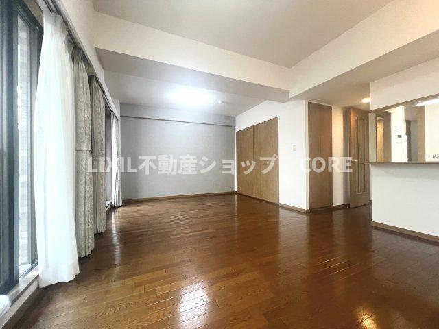 家族が集まるLDKは広さ16.0帖と家族団らんをするのにちょうど良いサイズです。