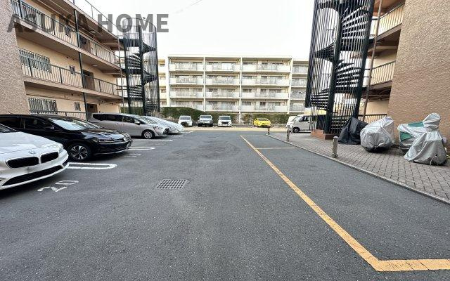 駐車場の空き状況については、その都度、確認いたしますのでお気軽にお聞きください。