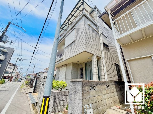 1・2階に玄関・キッチン・浴室・洗面台が、1・2・3階にトイレがあり、1階2K、2・3階4SLDKの二世帯住宅としてもご検討頂ける設計です。忙しい朝も混雑を避けられるので、身支度がスムーズになります。