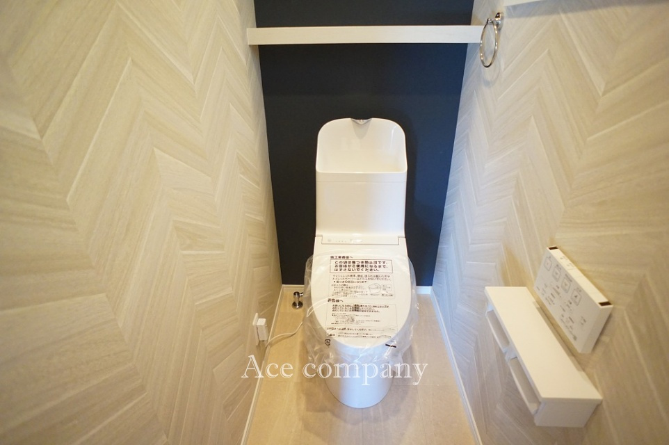 トイレは1階と2階の2ヶ所に完備♪ともに同仕様のシャワートイレ新調です☆