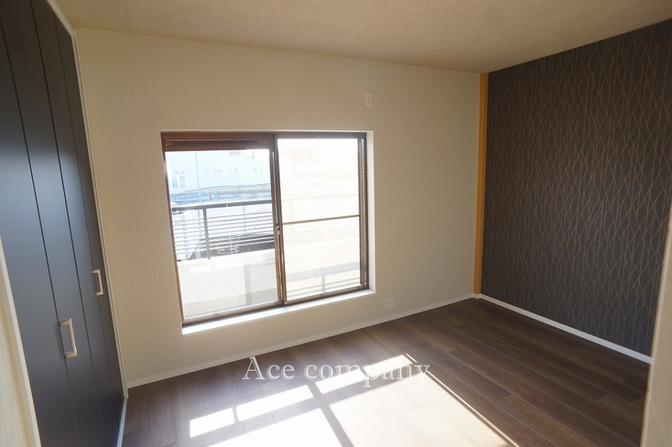 【3階：西側洋室6帖】バルコニーに面したお部屋です☆