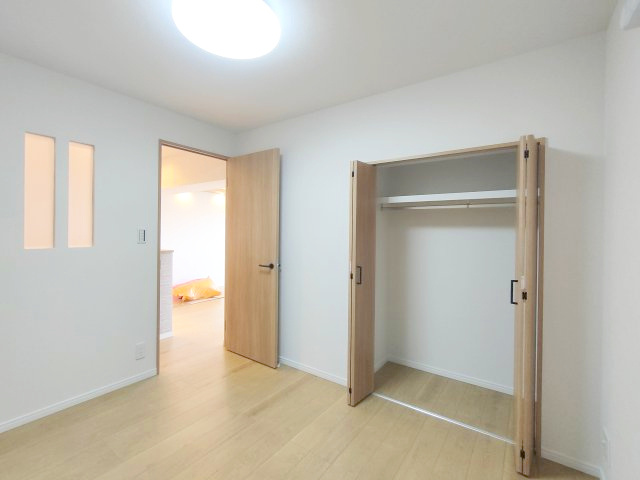 【納戸約5.5帖】　お子様の勉強部屋、書斎など使い方を想像しながらぜひご覧ください。