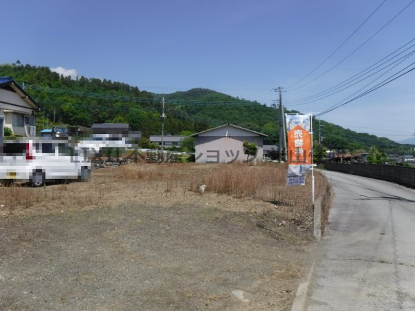 【曲輪田売地102.71坪の前面道路含む現地写真】