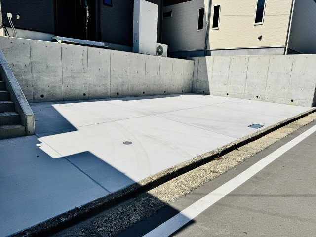 ～並列3台駐車可能カースペース～