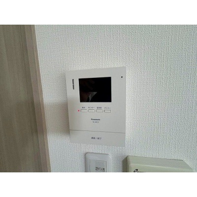 来訪者を映像で確認できるTVモニター付きインターホンを採用◎