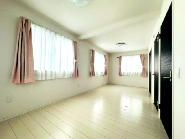 2階洋室は生活スタイルに合わせて1部屋から2部屋に変更ができる仕様となっています。
