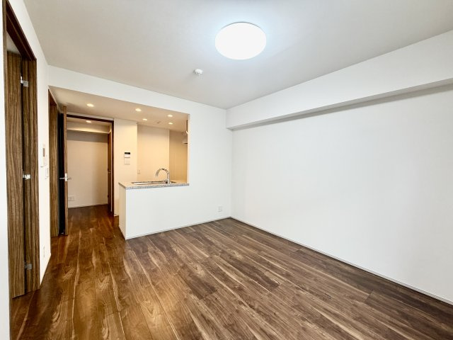 うららかな陽射しがどのお部屋にも降り注ぎますように、快適さを追求した間取設計。得難い立地環境での生活を恵みの豊かな永住の地へと変えてくれます。