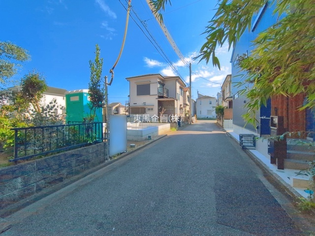 前面道路含む現地写真です