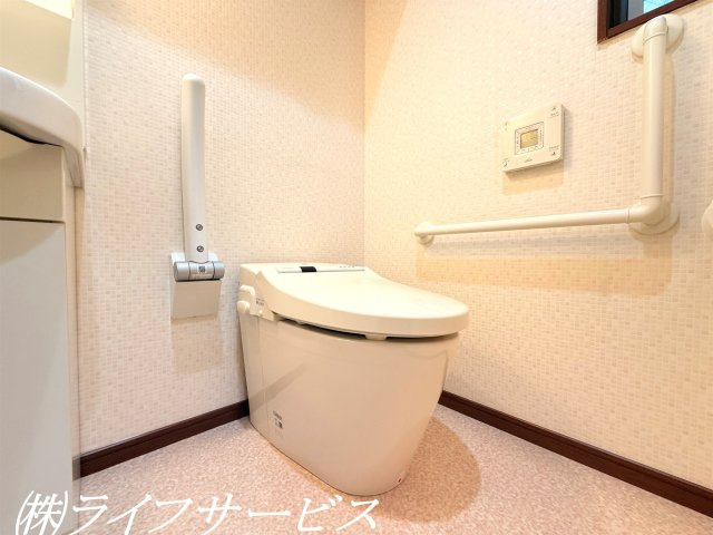 1階温水洗浄便座付トイレはタンクレス！