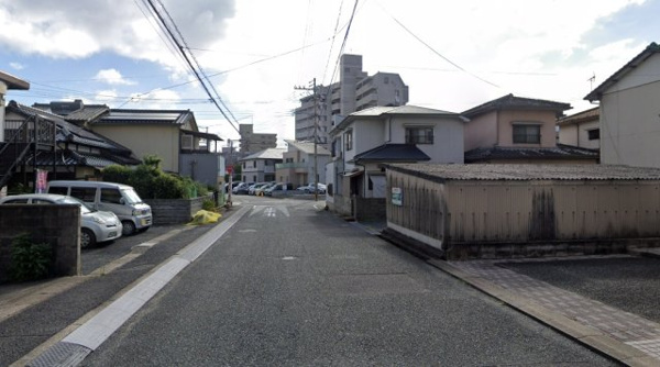 【鷹の巣二丁目の前面道路含む現地写真】