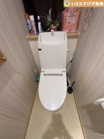 シンプルで清潔感のあるトイレ　すっきりと明るく、お掃除しやすいシンプルな空間♪