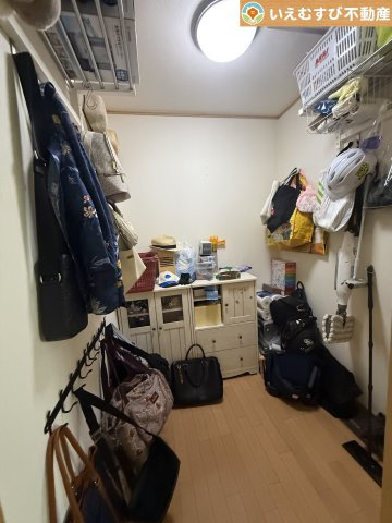 大容量の収納スペースで住空間もスッキリ広々　収納がたっぷり付いていれば、お部屋がすっきり保てて気持ちが良いですね♪