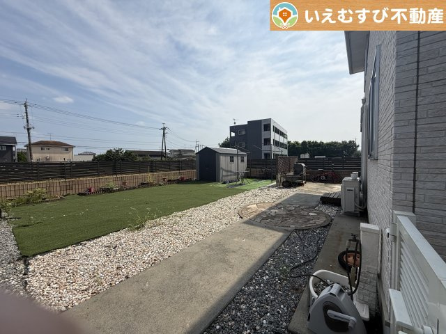 ガーデニングや家庭菜園で緑の潤い溢れる暮らしを　お庭が広いとお子様と遊んだりBBQをしたりと楽しみも増えそう♪