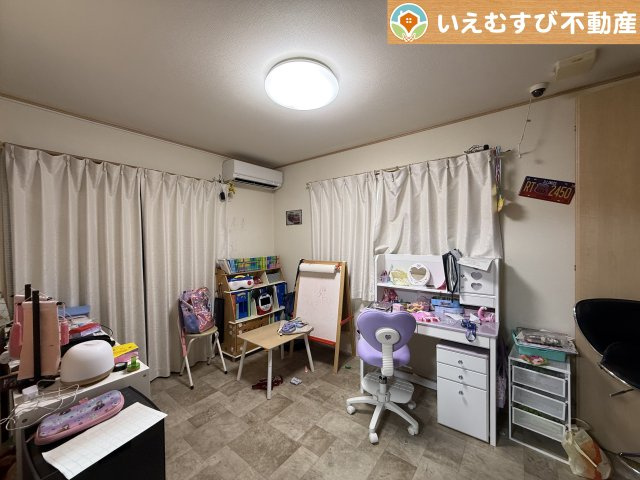 ナチュラルな色合いでシンプルな内装　シンプルな内装のお家なので飽きが来ずコーディネートも楽しそうですね♪