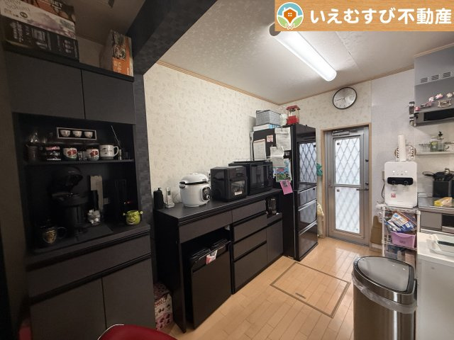 広々としたキッチン　冷蔵庫や食器棚を置いてもゆとりの広さ！独立した空間でゆっくりお料理♪