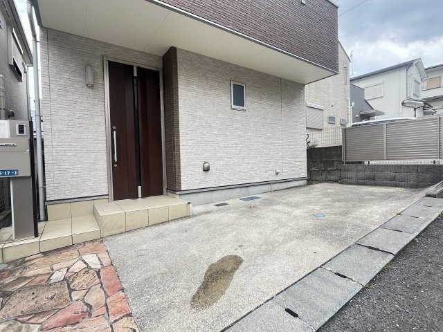 フラットで出し入れのしやすい駐車場