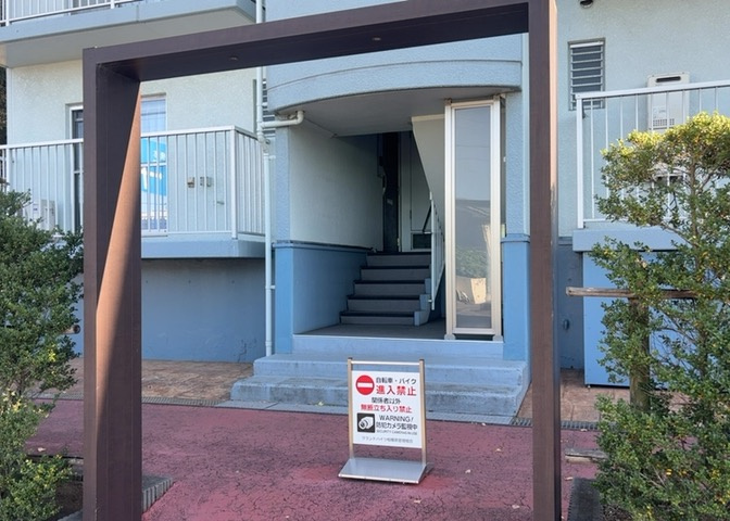 マンションのエントランスには、もともと風よけや防犯の役割がありますが、マンションによって宅配ボックスなどの設備が備わっている所もあります。日々の生活をイメージしながら生活しやすさをチェックしましょう。