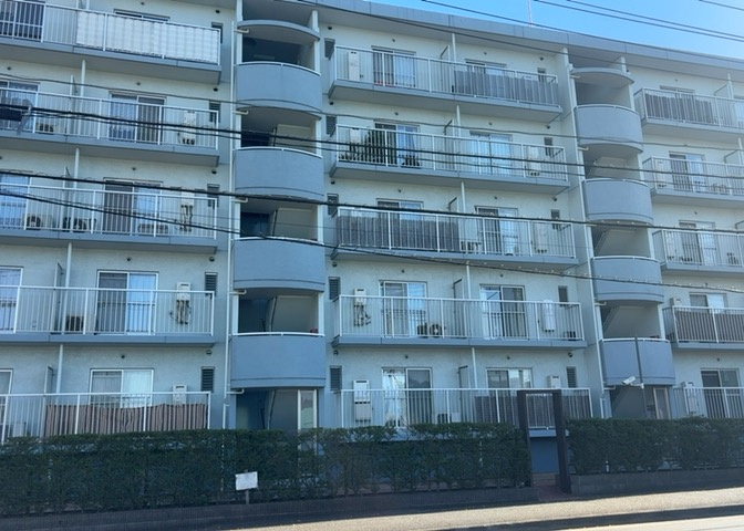 景色重視でお家選ぶをするとスーパーが遠い！学校が遠い！など生活をするうえで利便性で困ることもあります。まず一度現地を見学する際に、周辺の施設などがあるかを確認し、暮らし始めた後のことを想像しましょう。