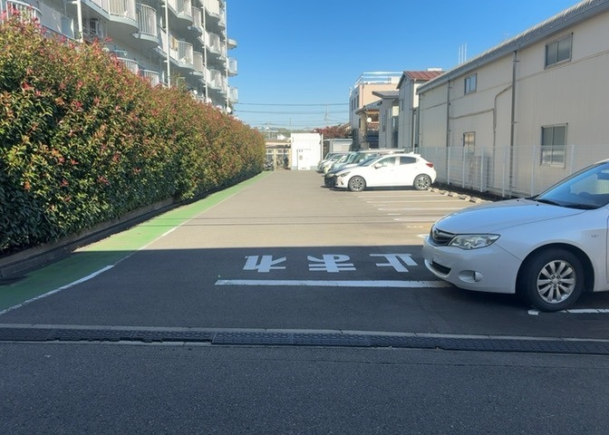 マンションの駐輪場は、事前に空きがあるか確認を取ると安心です。せっかく入居したのに駐輪スペースがない！なんてことになったら大変ですよね。そこで、内見時や購入前にはまず事前に確認しておくと良いでしょう。