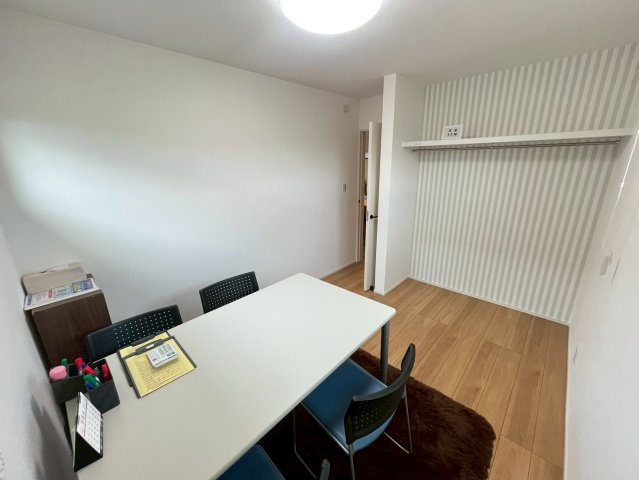 書斎や趣味部屋など、ライフスタイルに合わせ、様々な用途で使えるお部屋です。