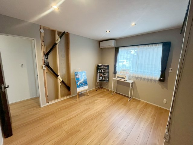 窓からの明るい光が差し込んで、気持ちの良い朝が迎えられます。