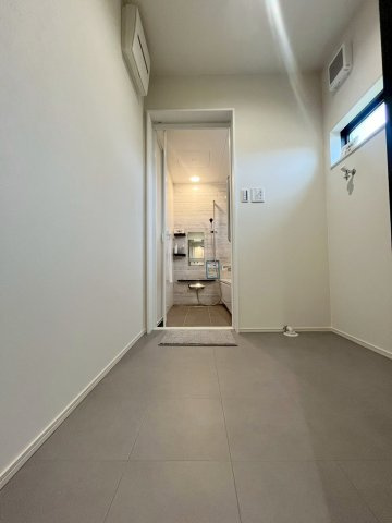 脱衣所と洗濯機置き場が一緒なので、お洗濯の一連の流れがスムーズです。