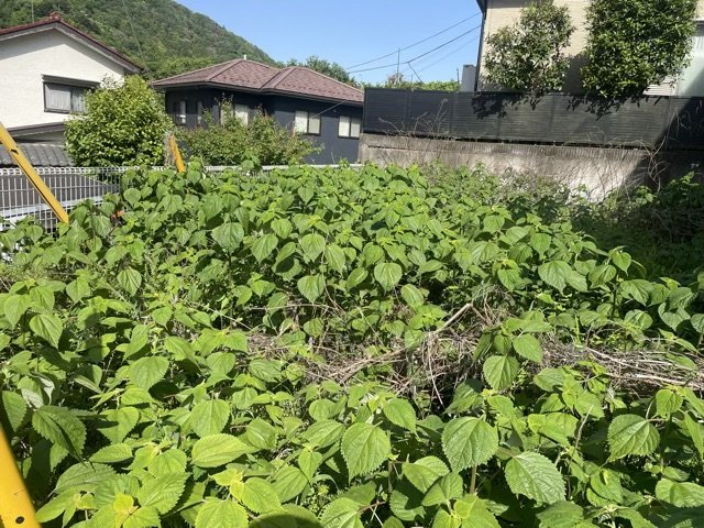 過去にその土地が工場やガソリンスタンドだった場合、土壌汚染の可能性があります。過去の用途は、不動産会社のほか、各市町村の役場でも確認が可能です。売土地の地歴が気になる場合は当社までお問い合わせ下さい。