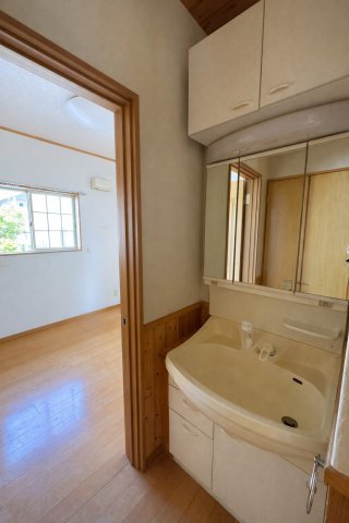 使いやすい独立洗面台です