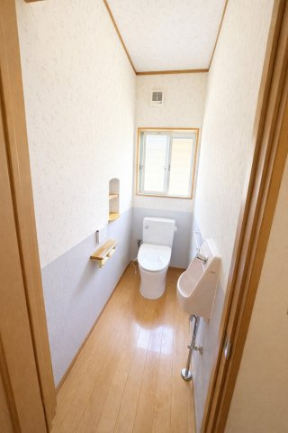 コンパクトで使いやすいトイレです