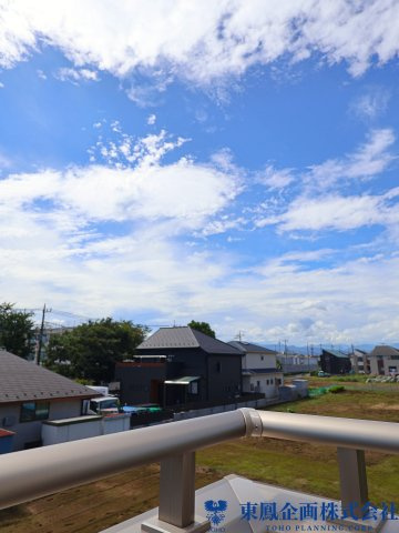 閑静な住宅街と大きな空を眺望できる
