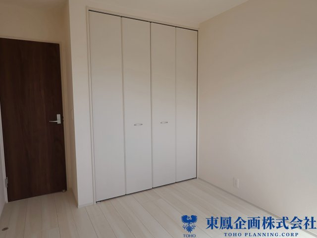 衣類や小物をすっきり収納できるクローゼット