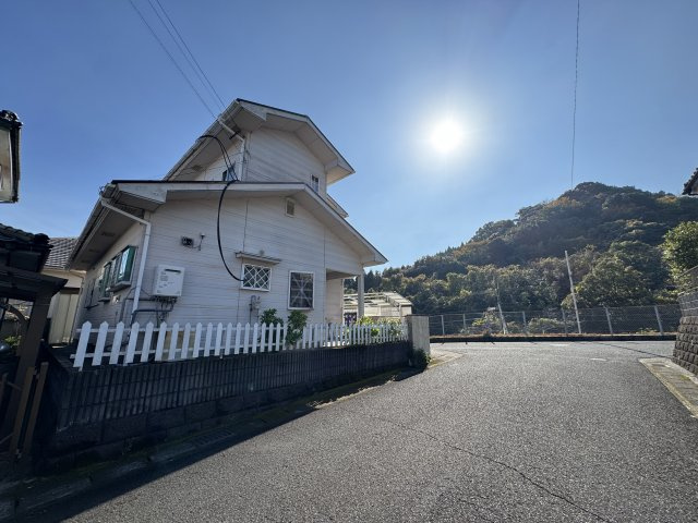 前面道路含む現地写真です