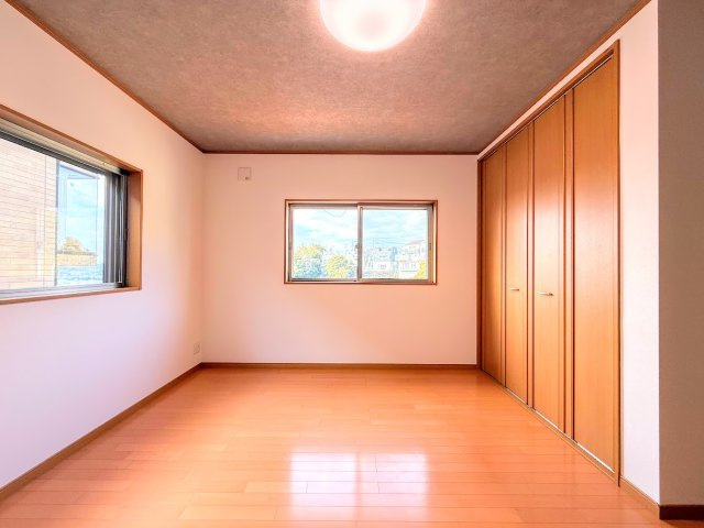 ◆気持ちの良い風が室内へ入り込む居室。家具を配置しても広々ご利用いただけます！！　