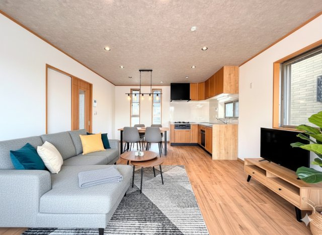 ◆家族で食卓を囲むダイニングスペースと、ソファでゆったりくつろぐリビングスペースがしっかり区切られているので家具の配置や用途を使いわけしやすいです。(家具はイメージです)　