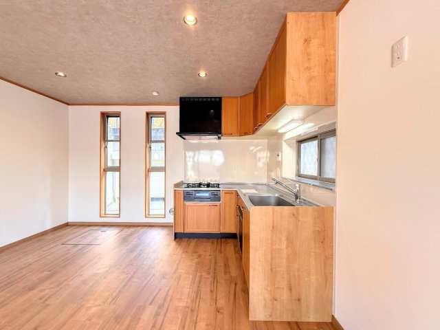 ◆デザイン性と機能性を兼ね備えたキッチンです。リビングスペースとの一体感が生まれ、広々空間を演出してくれます。　