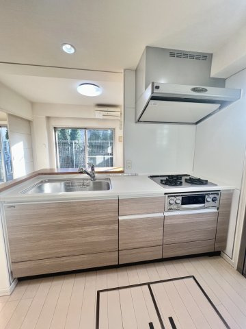 3口ガスコンロの広々キッチン♪