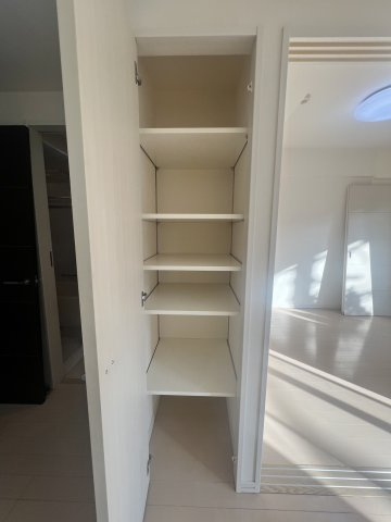 掃除機等お掃除用品の収納に♪